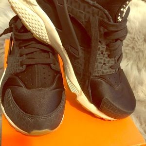 Women’s Nike Huarache SD running shoes